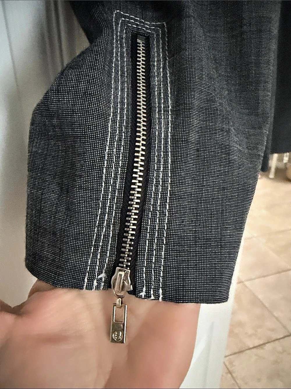 bebe Gray Lace-Up Vest & Straight-Leg Pants XS - Picture 7 of 17